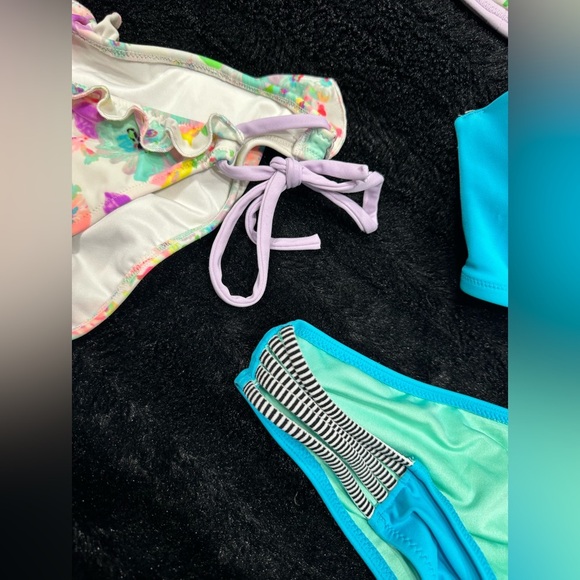 2 Pairs of Victorias Secret Swimming sets - Picture 7 of 10